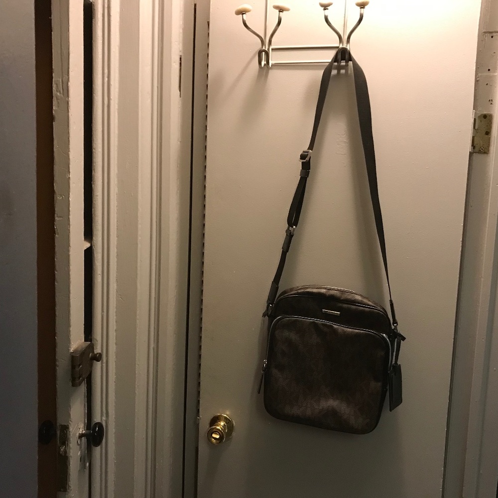 Men’s Michael Kors logo messenger bag